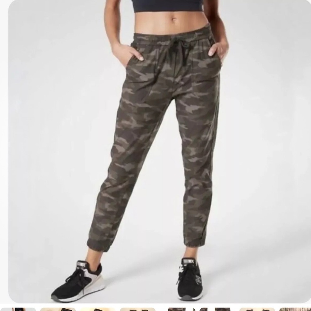 Athleta Farallon Jogger in camo green brown size 0